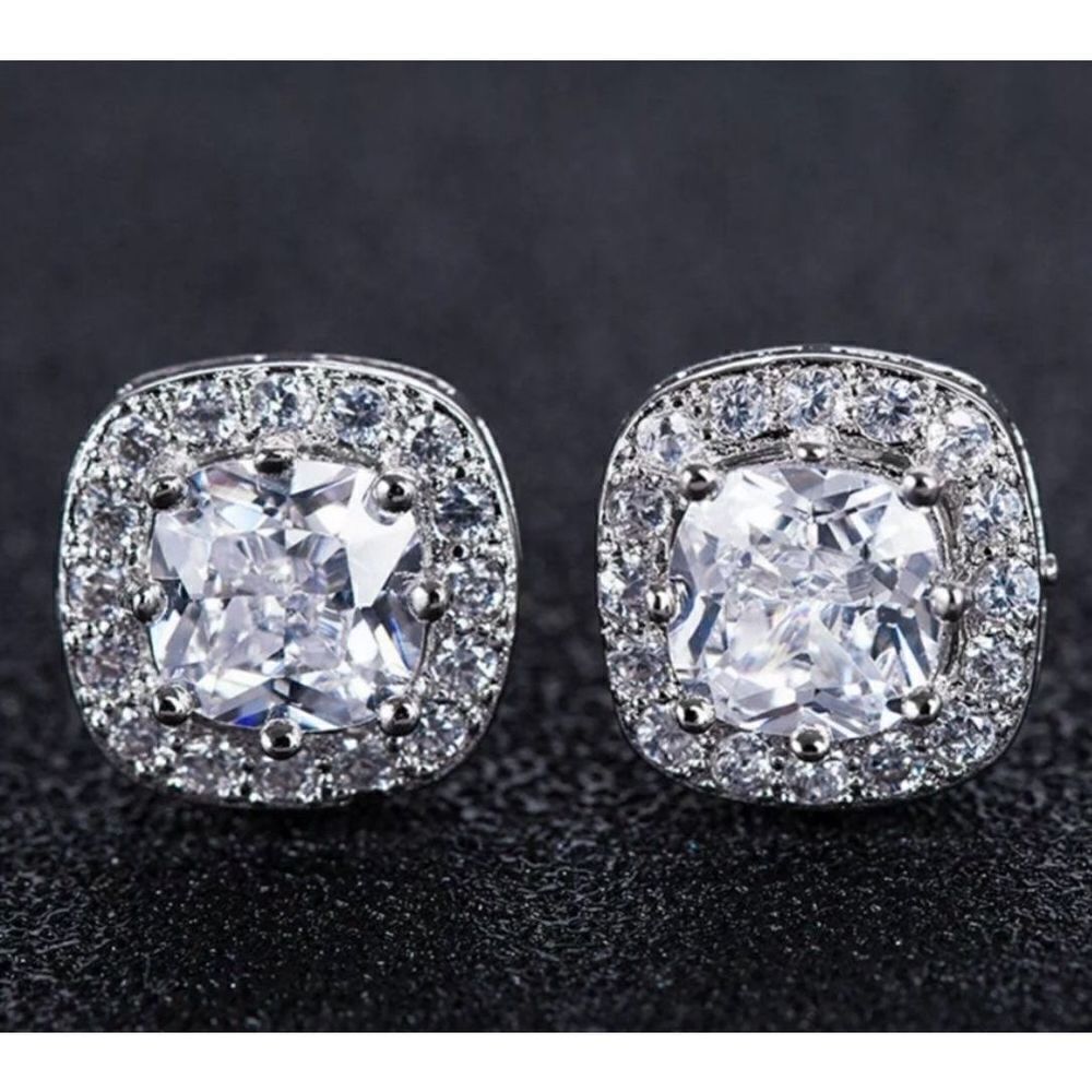 The Classical zircon studs in Sterling Silver